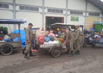 Satpol PP dan WH Aceh Besar Pantau Pasar Tradisional di Lambaro