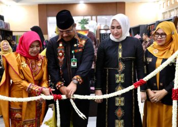 Pj Gubernur Safrizal Resmikan Galeri Seuramoe Dekranasda Aceh, Dorong Pengembangan UMKM dan Digitalisasi
