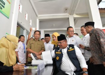 Pj Gubernur Safrizal Tinjau Pemeriksaan Kesehatan Gratis di Pidie Jaya