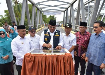 Pj Gubernur Safrizal Resmikan Jembatan Tutu Panyang Samalanga
