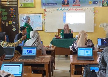 Mahasiswa KKN 195 Universitas Malikussaleh Gelar Pelatihan Canva untuk Guru SD Negeri 2 Lapang