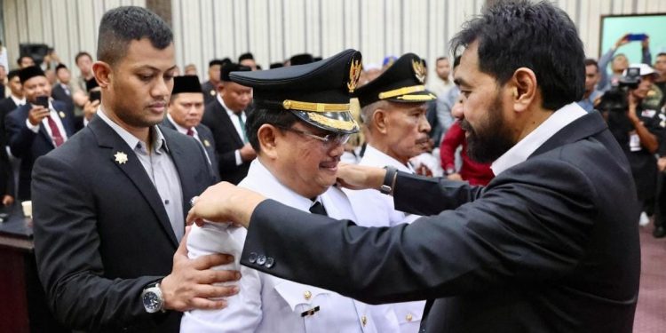Lantik Bupati Singkil, Gubernur Aceh: Jaga Keharmonisan dengan Legislatif