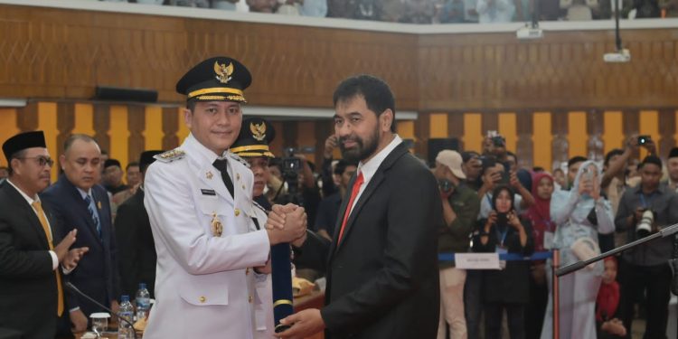 Gubernur Muzakir Manaf Lantik Bupati dan Wakil Bupati Aceh Selatan Mirwan-Baital Mukadis