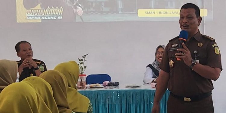 Kejati Aceh Gelar Penyuluhan Hukum di SMA Negeri 1 Ingin Jaya, Aceh Besar