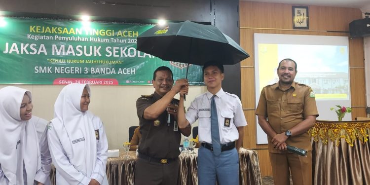 Siswa SMK Negeri 3 Banda Aceh Aktif Bertanya dalam Program Jaksa Masuk Sekolah