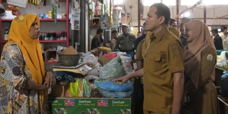 Wakil Gubernur Fadhlullah Tinjau Aktivitas Pasar Menjelang Ramadan di Banda Aceh