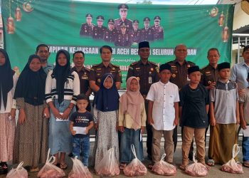 Semarak Ramadhan: Kejati Aceh Salurkan Ratusan Paket Daging Meugang