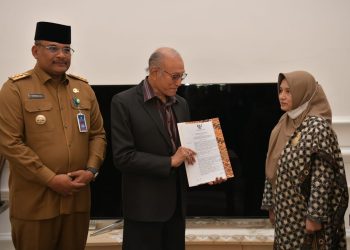 Pj Gubernur Safrizal dan Wali Nanggroe Aceh Serahkan Aset untuk Keluarga Laksamana Keumalahayati