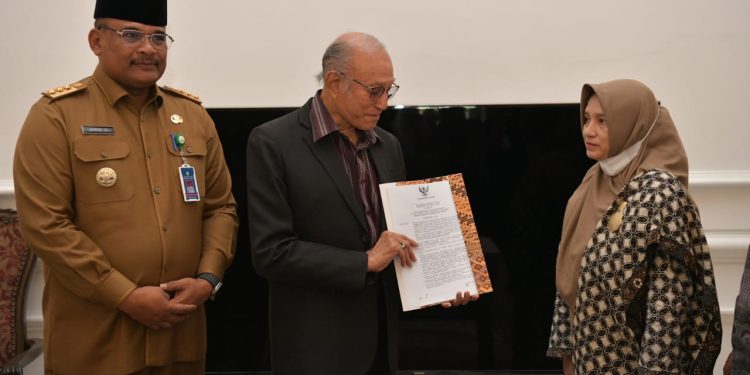 Pj Gubernur Safrizal dan Wali Nanggroe Aceh Serahkan Aset untuk Keluarga Laksamana Keumalahayati