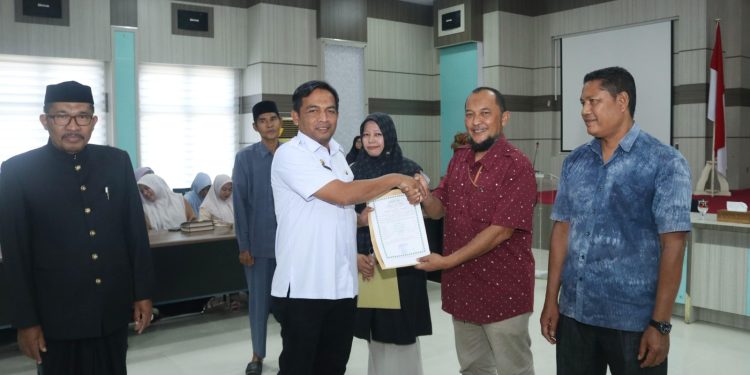 Serahkan Sertifikat Halal untuk 40 Pelaku Usaha, Ini Harapan Pj Wali Kota Sabang