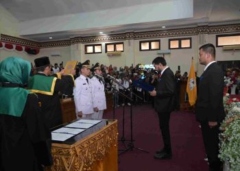 Lantik Bupati dan Wakil Bupati Aceh Barat, Mualem: Tidak Ada Sekat Antara Gubernur dan Bupati