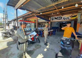 Satpol PP Aceh Besar Berikan Surat Teguran Kedua Kepada Pedagang di Darul Imarah