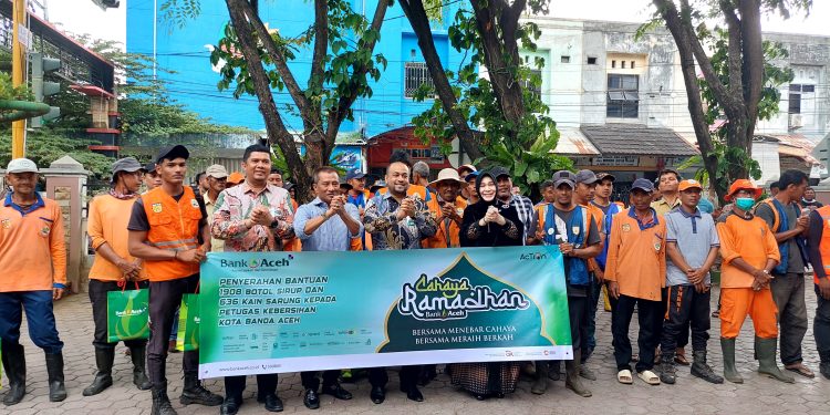 Pasukan Oranye Terima Paket Ramadan dari Bank Aceh Syariah