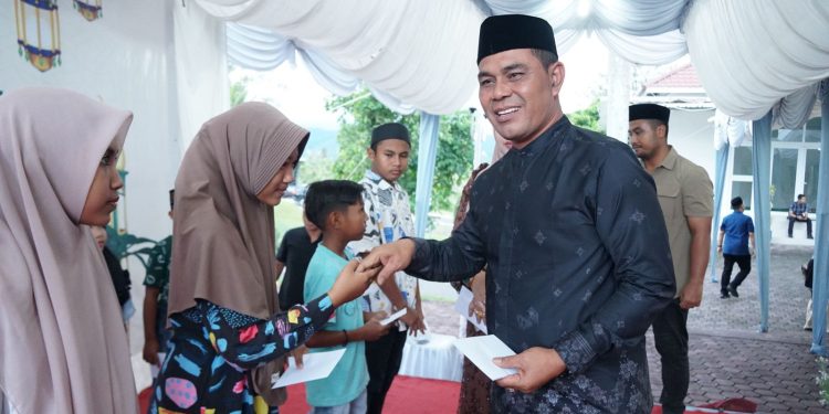 Bupati Aceh Besar Buka Puasa Bersama dan Santuni Anak Yatim di Meuligoe