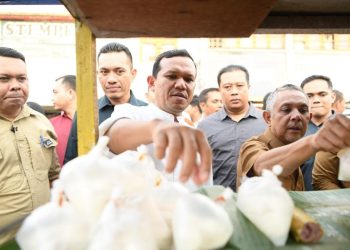 Pasar Ramadhan Cemerlang Semarak, Wagub Fadhlullah Borong Takjil