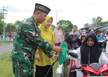 Yonif 117/KY Bangi Takjil kepada  Masyarakat Jantho