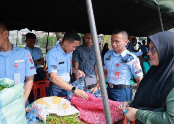 Rayakan HUT ke-79, TNI AU Gelar Bazar Murah Bersama Pemkab Aceh Besar