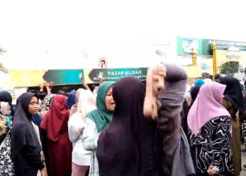 Pembagian Kupon Bazar Murah di Banda Aceh Kacau, Peserta Lempar Sandal ke Panitia