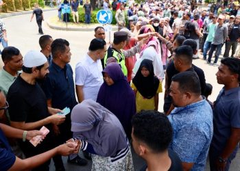 Sambut Idul Fitri, Gubernur Mualem Beri Santunan Meugang untuk Fakir Miskin