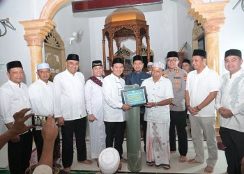 Safari Ramadhan di Aceh Timur, Wakil Gubernur Serahkan Bantuan dan Tegaskan Komitmen Pembangunan Berbasis Syariat Islam
