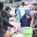Puasa Perdana, Masyarakat Serbu Lapak Takjil di Pasar Ketapang