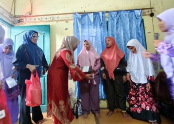 Istri Wagub Bersama PW Salimah Aceh dan Laznas Yakesma Santuni 42 Keluarga Tunanetra