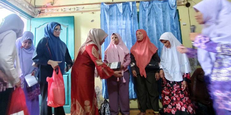 Istri Wagub Bersama PW Salimah Aceh dan Laznas Yakesma Santuni 42 Keluarga Tunanetra