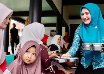 Ketua PKK Aceh Kunjungi Dapur MBG di Banda Aceh, Suapi Balita dan Dukung Pemenuhan Gizi Masyarakat