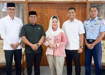 Syech Muharram Antar Keberangkatan Titiek Soeharto di Bandara SIM