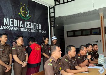 Tersangka Korupsi Dana PNPM Diserahkan ke Kejari Aceh Besar, Negara Rugi Rp1,6 Miliar