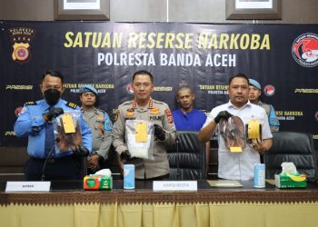 Gagal Terbang, Dua Warga Bogor Tertangkap Selundupkan 900 Gram Sabu di Sandal