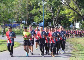 Yonif 117/KY Gelar Lari Gembira di Kota Jantho, Perkuat Semangat dan Konsistensi Latihan Para Prajurit