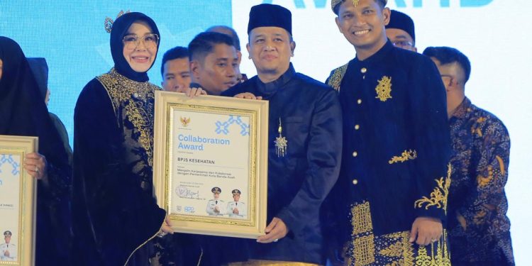 Walikota Banda Aceh Berikan Penghargaan Collaboration Award Kepada BPJS Kesehatan