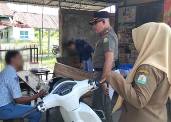 Satpol PP dan WH Aceh Amankan 15 Siswa Main Domino dan Merokok Saat Jam Sekolah