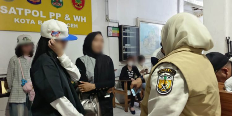Satpol PP dan WH Aceh Amankan 11 Wanita Berpakaian Ketat dalam Razia Syariat Islam di Banda Aceh