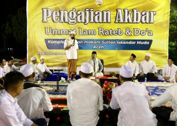 Mualem Hadiri Zikir Akbar di Makam Sultan Iskandar Muda