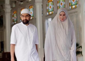 Mualem Salat Iduladha di Masjid Raya Baiturrahman Bersama Istri