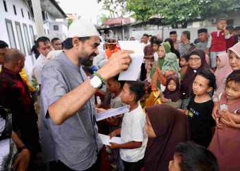 Mualem Santuni 3.000 Anak Yatim di Aceh Barat, Nagan Raya, dan Abdya