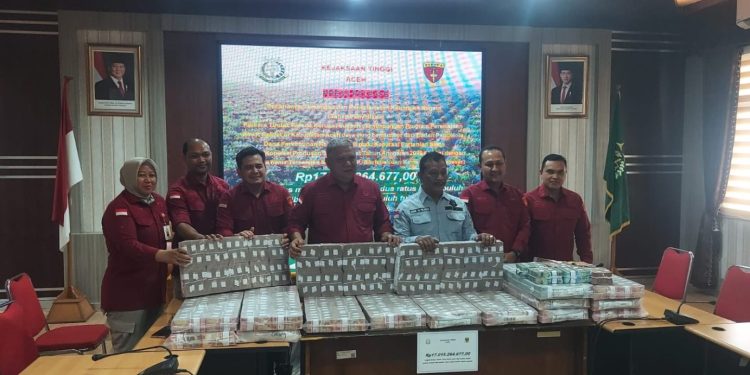 Kejati Aceh Tahan Sekda dan Anggota DPRK Aceh Jaya dalam Kasus Korupsi PSR