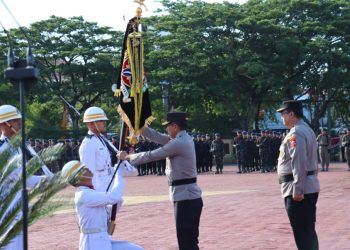 Brigjen Marzuki Ali Basyah dan Irjen Achmad Kartiko Serah Terima Pataka Machdum Sakti