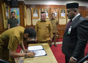 Gubernur Aceh Lantik Direktur Utama PT Bank Aceh Syariah