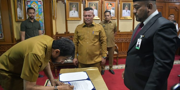Gubernur Aceh Lantik Direktur Utama PT Bank Aceh Syariah