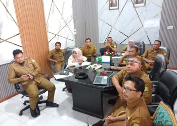 Tim Diskominfo Aceh Besar Latih Operator DPMG dan DLH Terkait E-Office