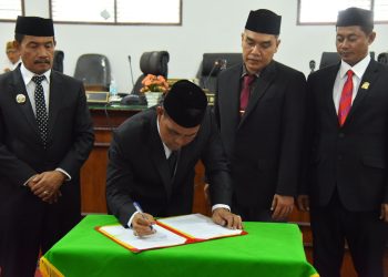 APBK-P Aceh Besar 2025 Disahkan, Bupati Tekankan OPD Kejar Target di Sisa Waktu