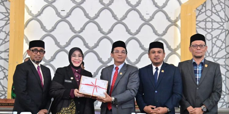 Wali Kota Serahkan Rancangan Qanun Perubahan APBK 2025 ke DPRK Banda Aceh