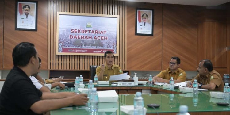 Sekda Aceh Pimpin Rapat Tindak Lanjut Pengelolaan Sumur Minyak Masyarakat
