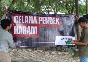 USK Tegakkan Syariat Islam di Kampus, Pasang Spanduk “Celana Pendek Haram”