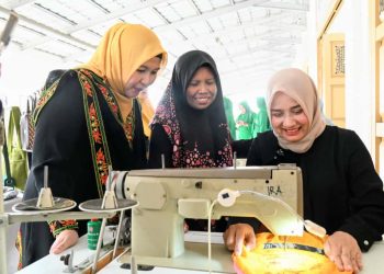 Darwati A. Gani Kunjungi Sentra IKM Dekranasda Aceh Besar, Apresiasi Produk Unggulan Lokal