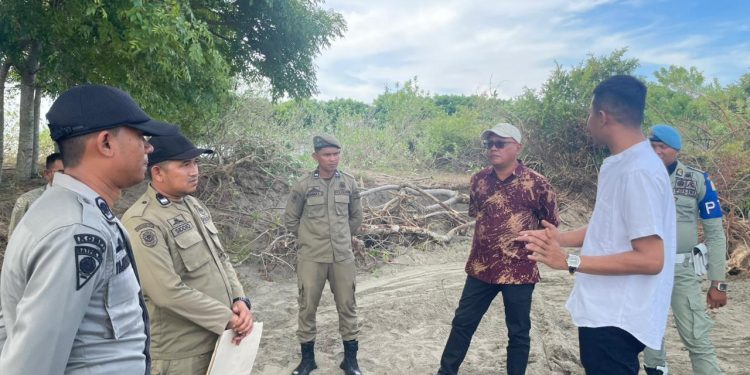 Satpol PP Aceh Besar Gerebek Tambang Pasir Laut Ilegal di Baitussalam