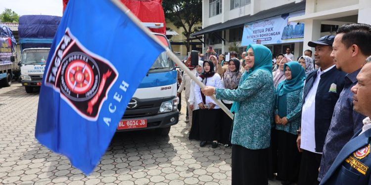 Ibu Gubernur Aceh Lepas 3 Truk Bantuan Dinsos Aceh ke Tiga Kabupaten Terdampak Banjir